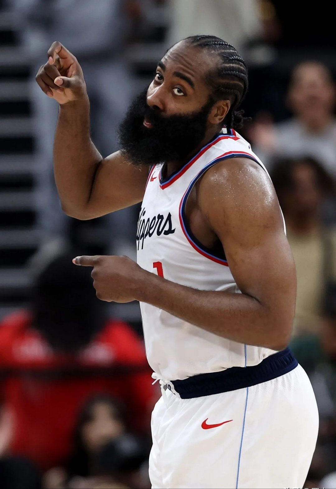 关于火箭球星哈登再次破纪录，为球队赢得胜利做出关键贡献的信息