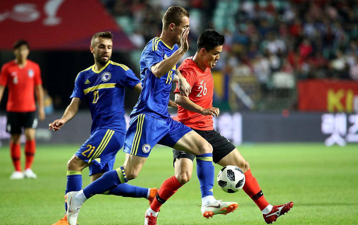 包含奥地利足球队实力出击，锁定半决赛席位的词条